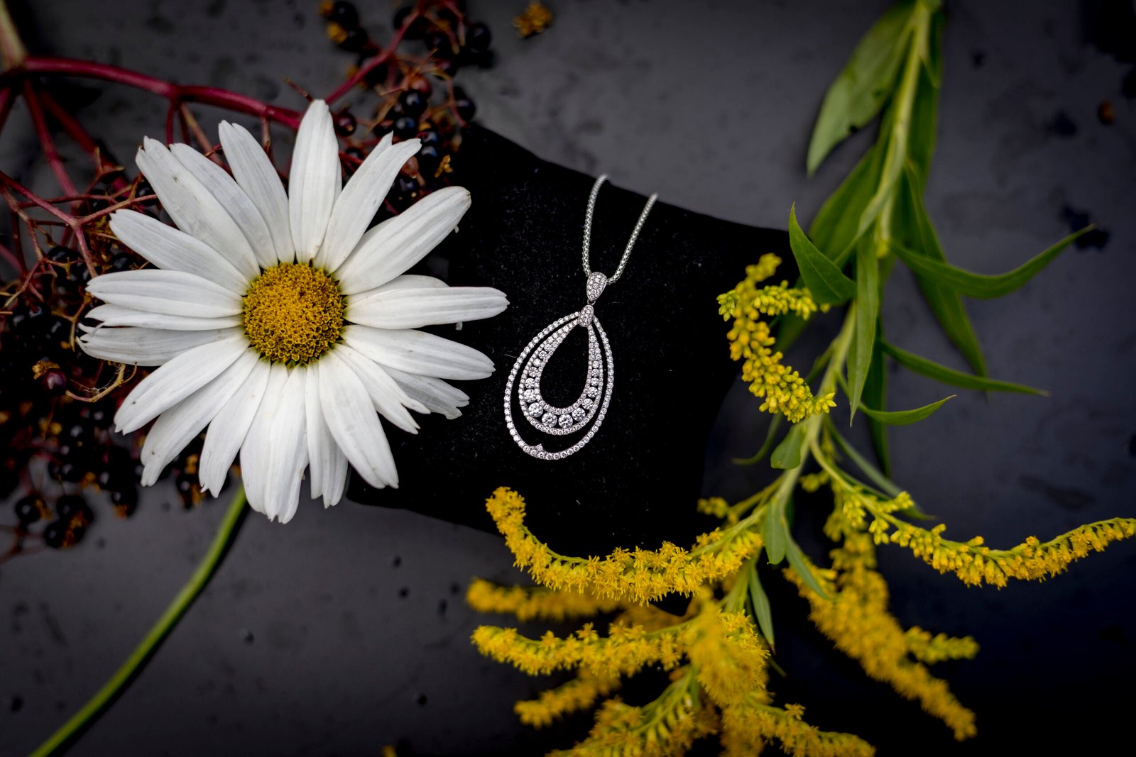 18ct White Gold Diamond Double-Loop Pendant Necklace (with chain)