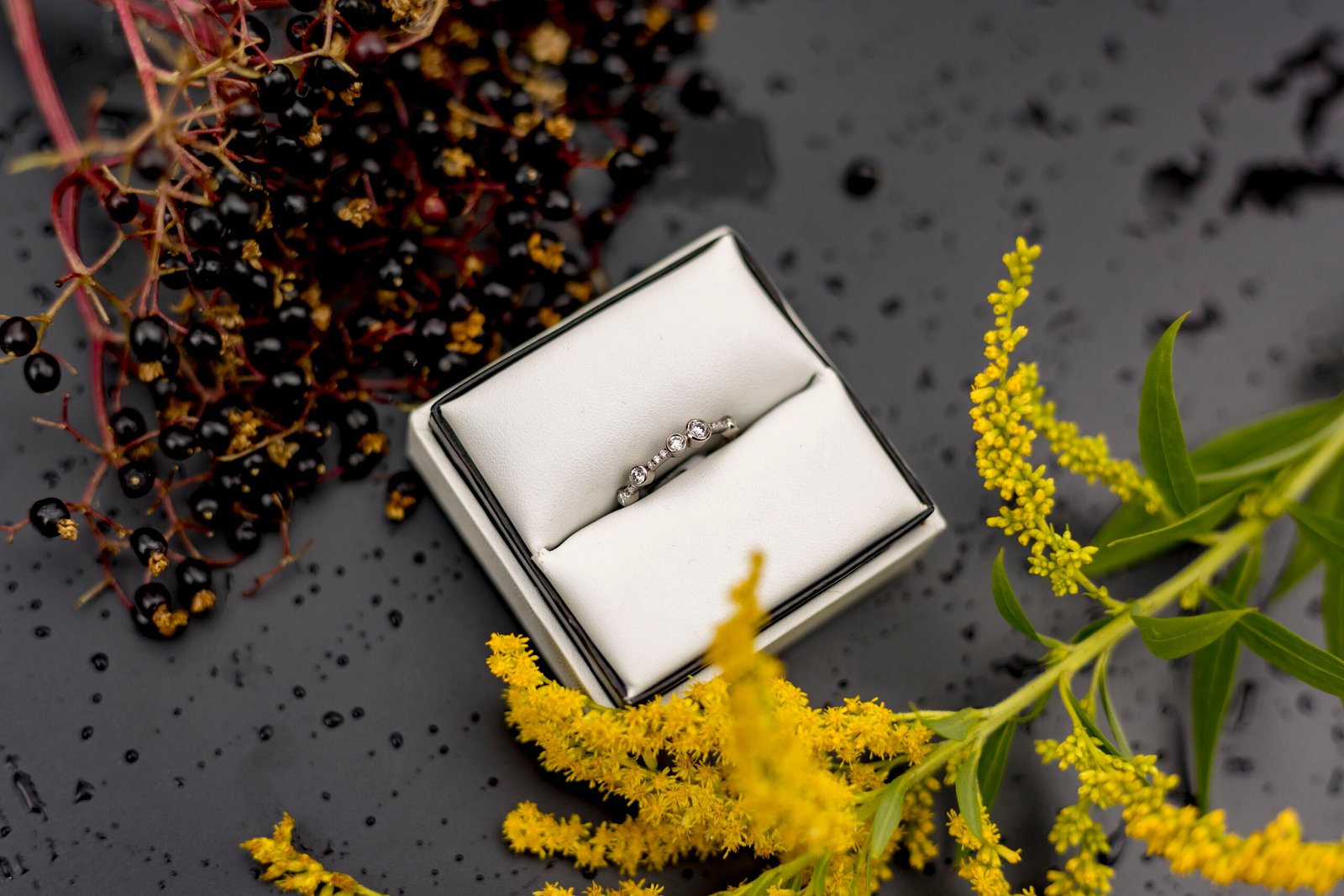 18ct White Gold All-Diamond Bubble Stackable Band